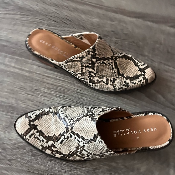 Very Volatile Safira snakeskin mules - Boho slide on shoes - Picture 5 of 7